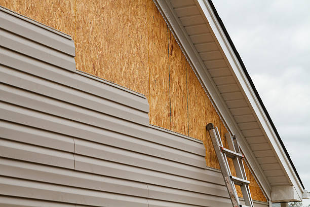 Professional Siding Replacement technician working in Swansea, IL